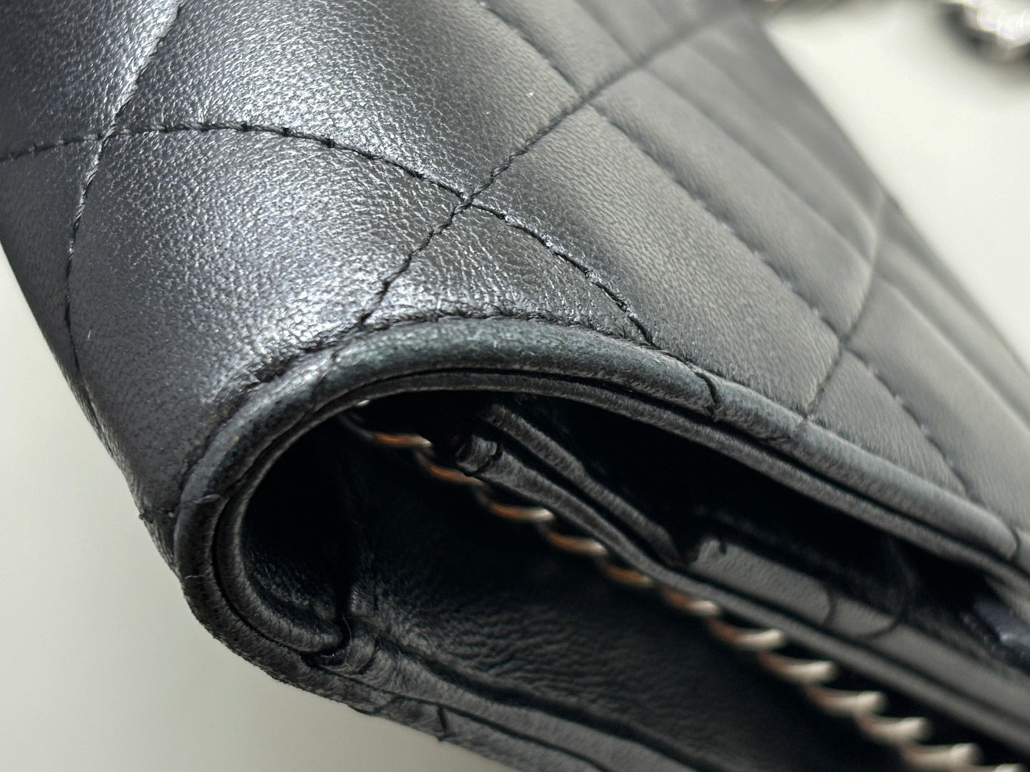 シャネル CHANEL A33814 マトラッセ チェーンウォレット ラムスキン シルバー金具 レディース