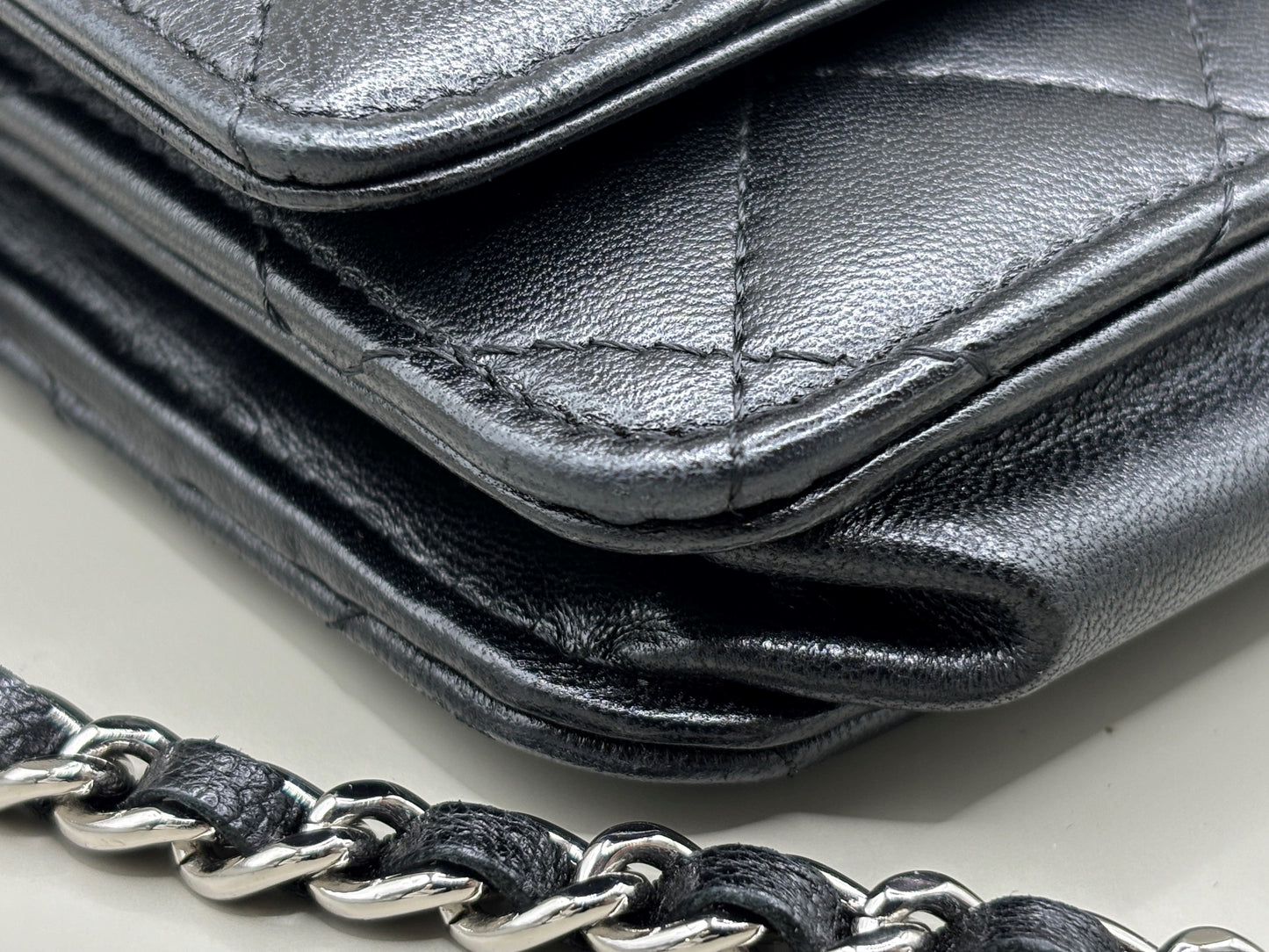 シャネル　CHANEL　A33814　マトラッセ　チェーンウォレット　ラムスキン　シルバー金具　レディース