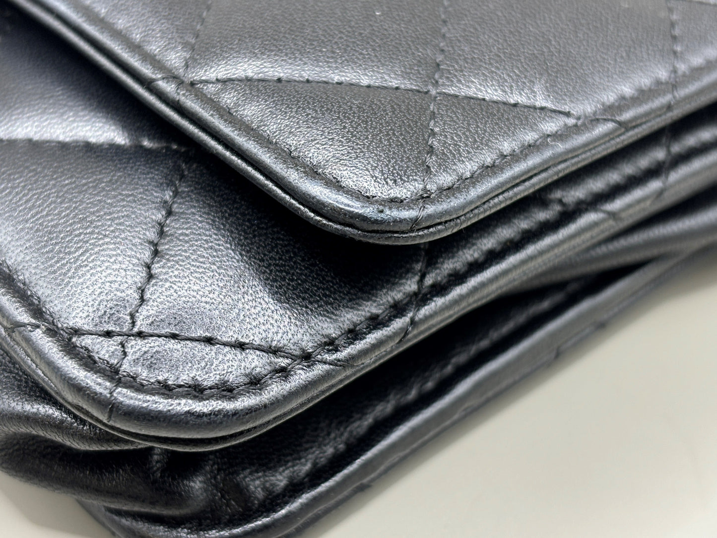 シャネル　CHANEL　A33814　マトラッセ　チェーンウォレット　ラムスキン　シルバー金具　レディース