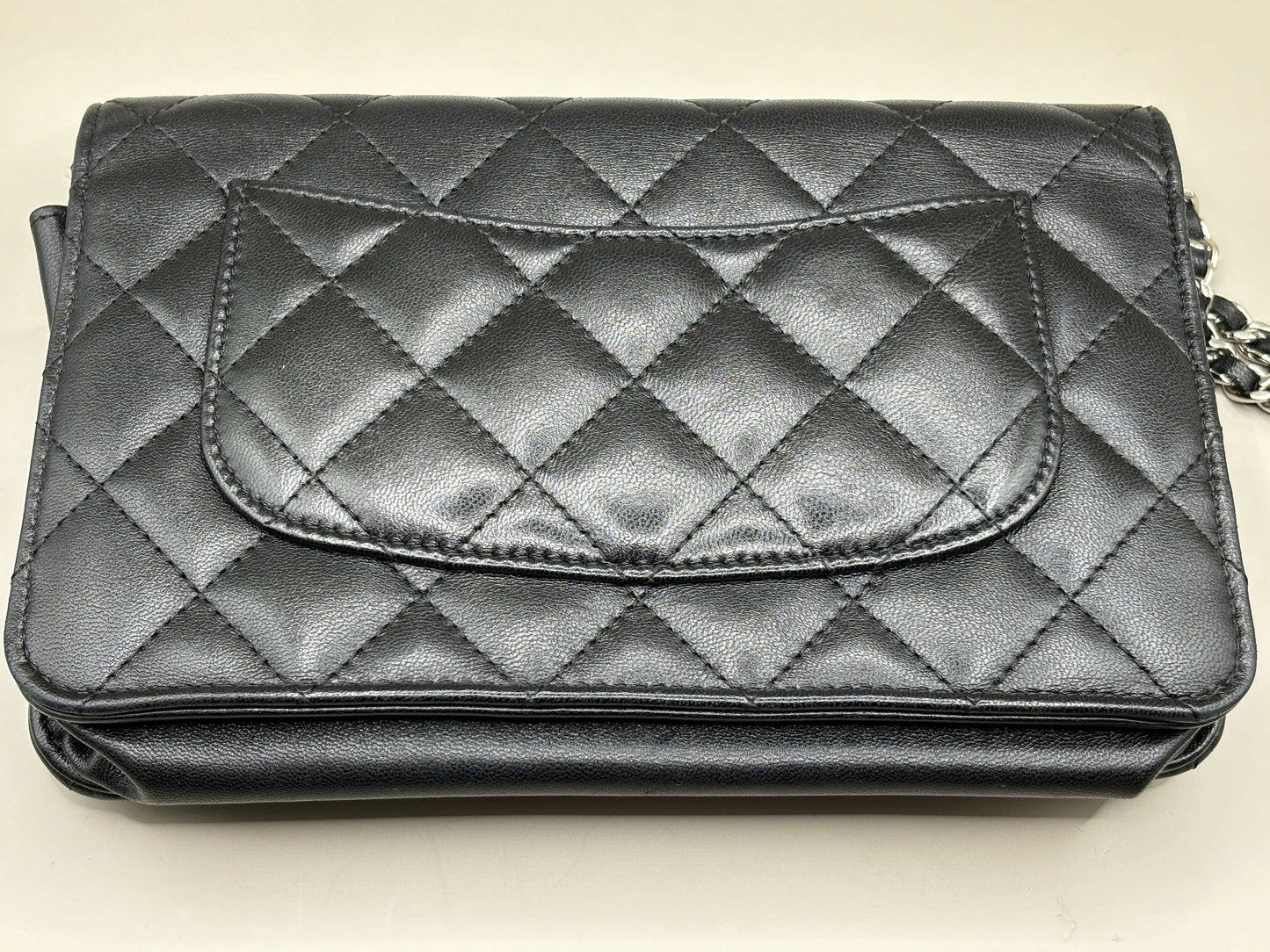 シャネル　CHANEL　A33814　マトラッセ　チェーンウォレット　ラムスキン　シルバー金具　レディース