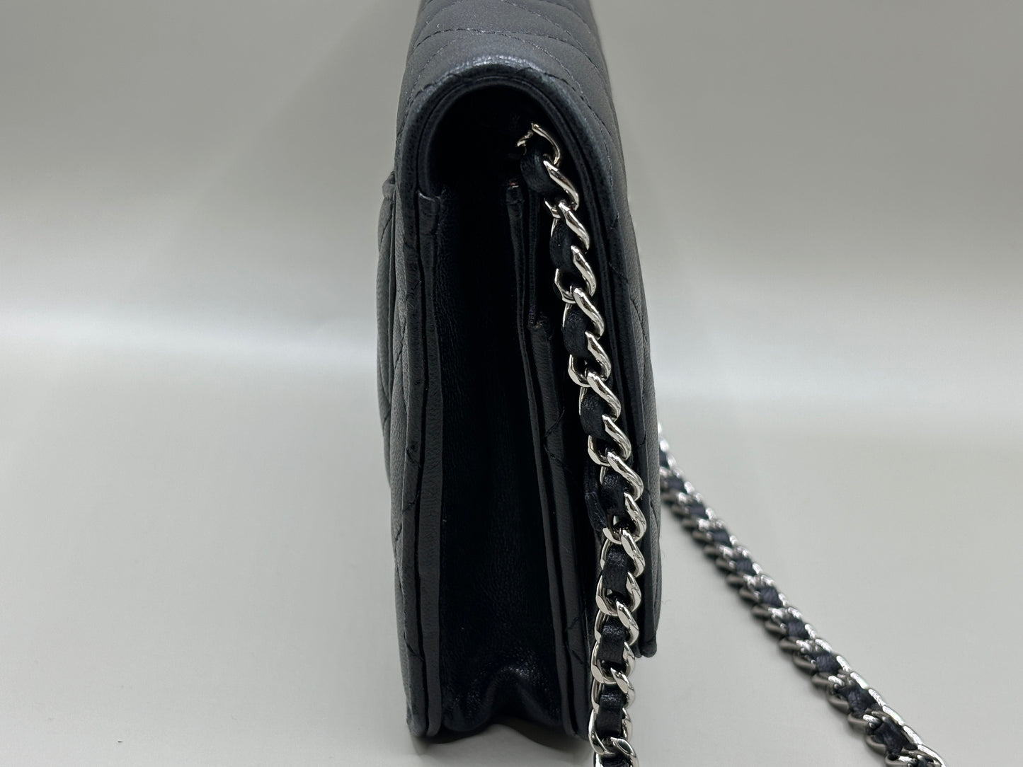 シャネル　CHANEL　A33814　マトラッセ　チェーンウォレット　ラムスキン　シルバー金具　レディース