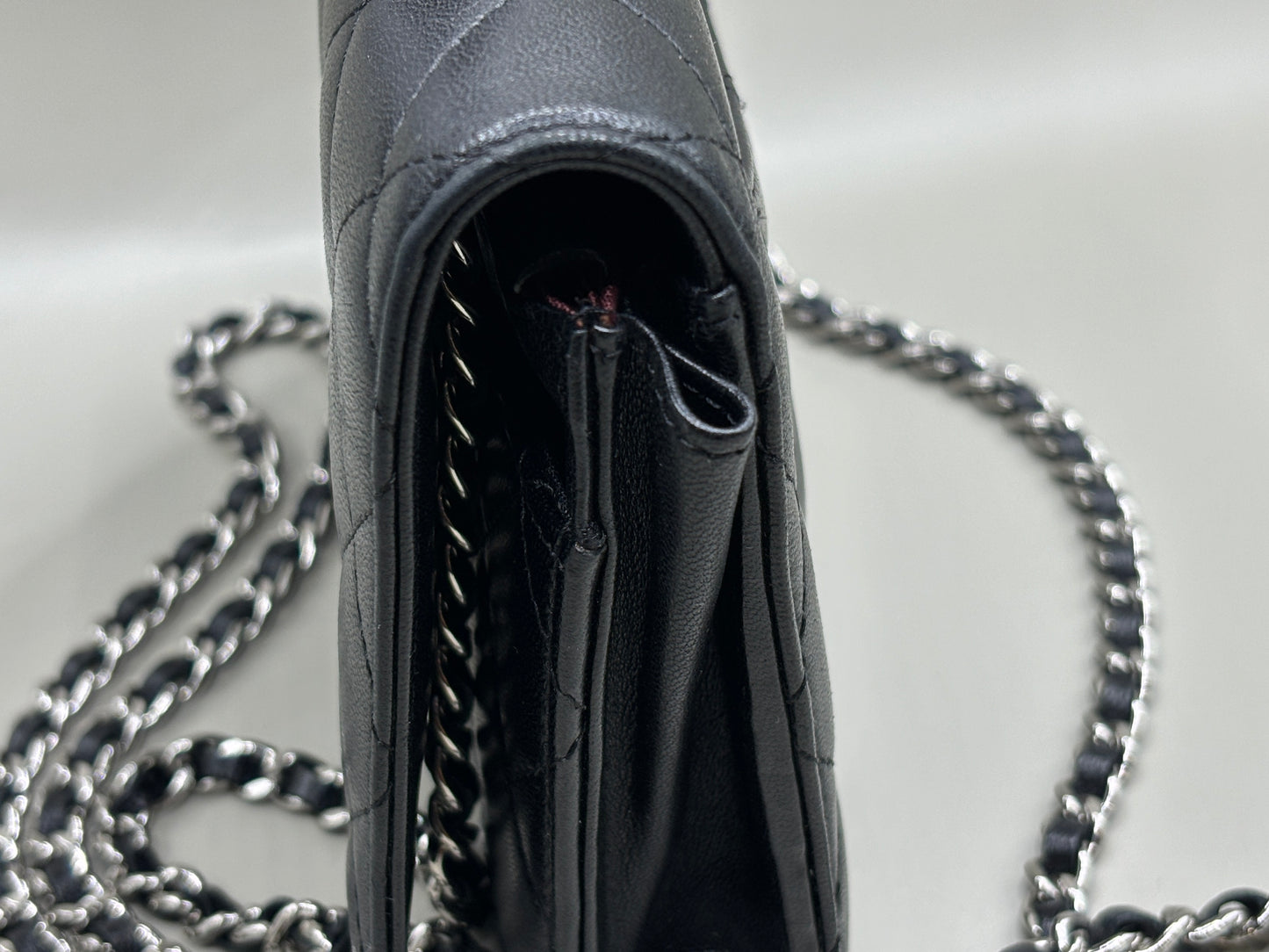 シャネル　CHANEL　A33814　マトラッセ　チェーンウォレット　ラムスキン　シルバー金具　レディース