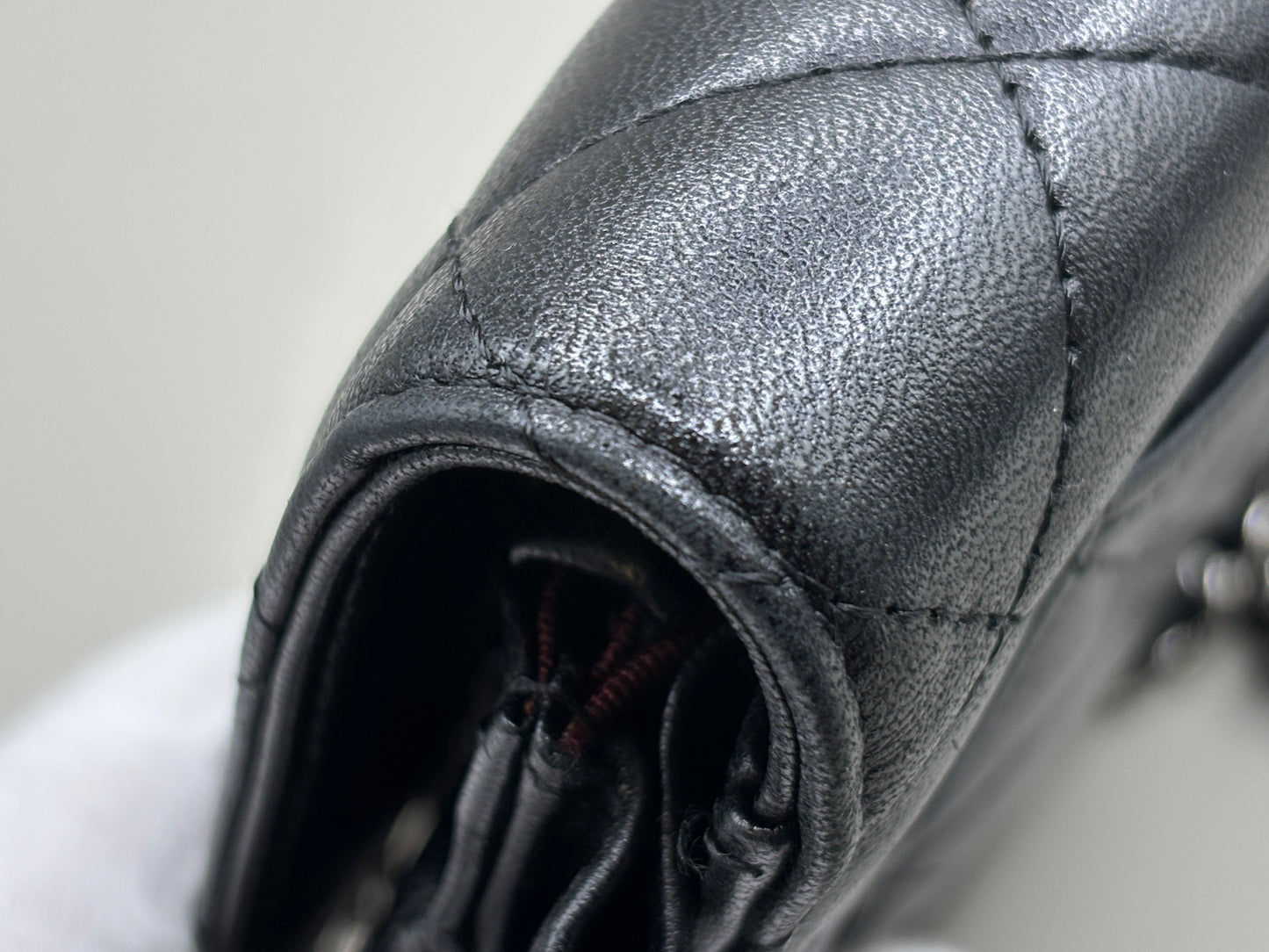 シャネル　CHANEL　A33814　マトラッセ　チェーンウォレット　ラムスキン　シルバー金具　レディース